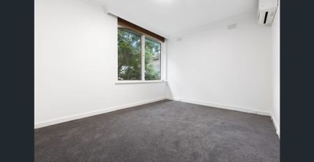 Spacious Two-Bedroom Apartment in Prime Toorak Location - Photo 4