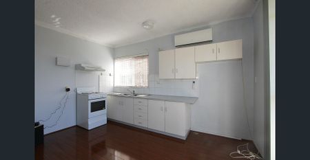 Ground Floor Two Bedroom Unit in an Ultra Convenient Location!! - Photo 3
