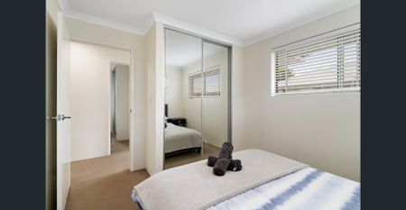 Fully furnished 3 x 2 immaculate townhouse - Photo 3