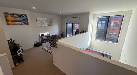 Sunny & Spacious - Photo 3