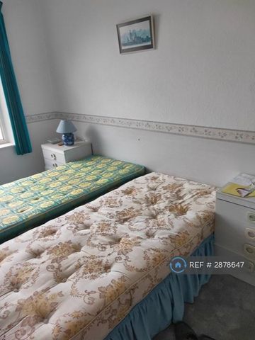 1 bedroom in a house share to rent - Photo 4