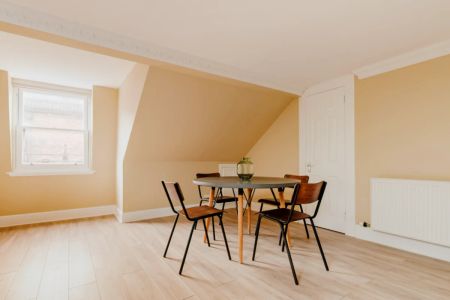 Two-Bedroom Apartment w/ Balcony - Photo 4