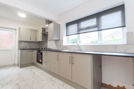 Allen Close, Bedford - Photo 3