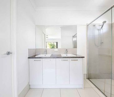Spacious Family Living Near Beach & School - Photo 5