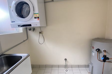 BEAUTIFUL 2 BEDROOM UNIT 700M TO YAGOONA STATION - Photo 5