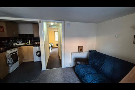 1 Bed Flat, Bedford Road, RG1 - Photo 3