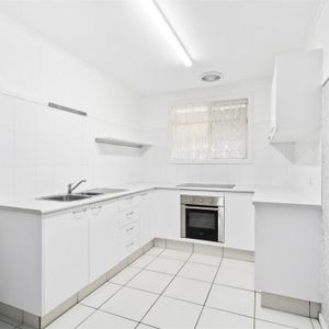 Gold Coast Broadwater Lifestyle at Its Best! - Photo 2