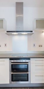 1 Bed Flat, South Quay Square, E14 - Photo 3