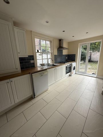 3 bedroom terraced house to rent - Photo 5