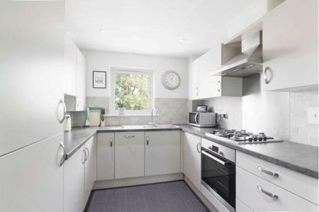 2 bed flat to rent in Hampden Crescent, Bracknell, Berkshire, RG12 9NW - Photo 2