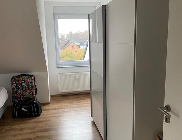 Charmante Dachgeschosswohnung in Hilden – Perfekt für Singles! - Foto 1