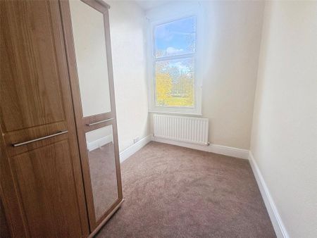 3 bedroom flat to rent - Photo 3