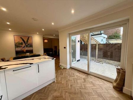 Eastern Esplanade, Southend On Sea, Essex, SS1 - Photo 4