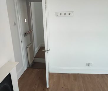 2 Bed Terraced House, Bristol, BS4 - Photo 2