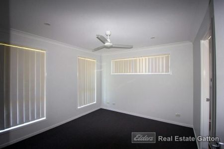 Modern Family Home - Photo 2