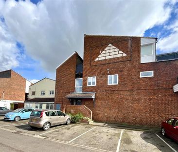 2 bedroom maisonette to rent - Photo 1