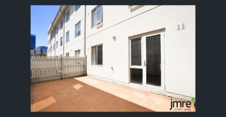 Modern Inner-City Living in a Prime Location - Photo 3