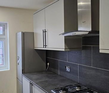 3 bedroom flat to rent - Photo 3