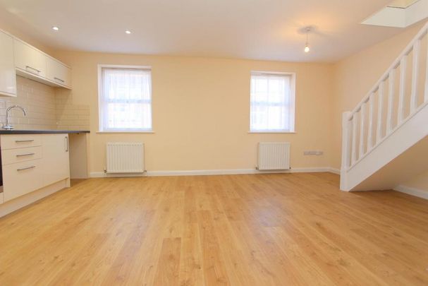 2 bedroom maisonette to rent - Photo 1