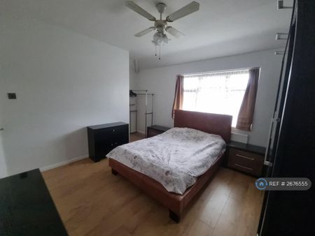 2 bedroom end of terrace house to rent - Photo 3