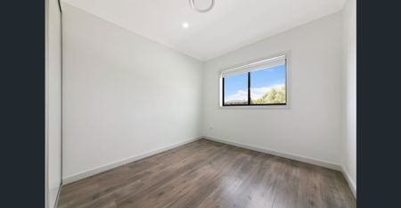 Air-Conditioned Four-Bedroom Duplex with Two Living Areas - Photo 3