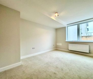 Victoria Road, Farnborough, Hampshire, GU14 - Photo 2