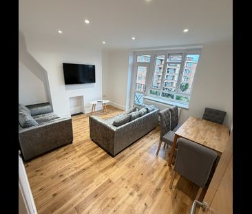 3 Bed Flat, Darlington House, SW8 - Photo 2