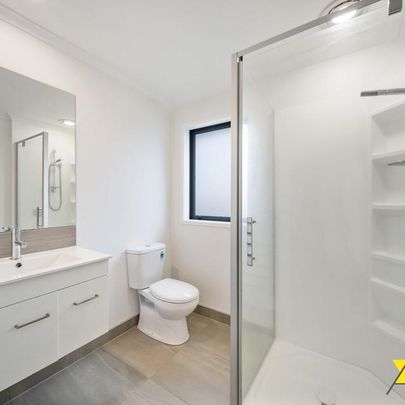 Comfort and Convenience Near Titirangi Village - Photo 1