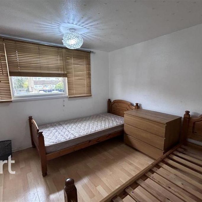 3 bedroom end of terrace house to rent - Photo 1