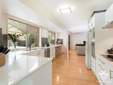 Luxurious life style with pool and views - Photo 5