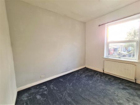 2 bedroom end of terrace house to rent - Photo 2