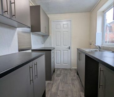 2 bedroom terraced house to rent - Photo 3