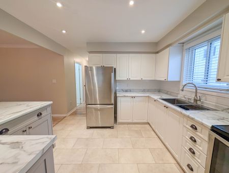 All Inclusive 3 Bedroom Main Unit in Niagara Falls! - Photo 2