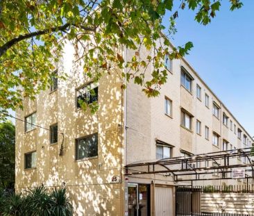 Low Maintenance and and Secure Studio in Prime St Kilda Location - Photo 4