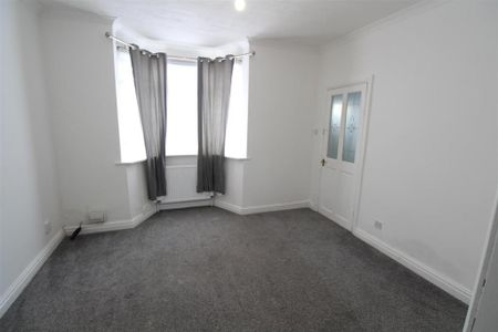 3 bedroom end of terrace house to rent - Photo 2