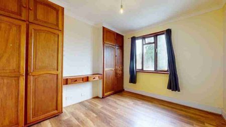 3 Bed Terraced House, Close To Davidson Road, CR0 - Photo 2