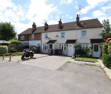 3 Bed Terraced House, Stanway Cottages, RG6 - Photo 3