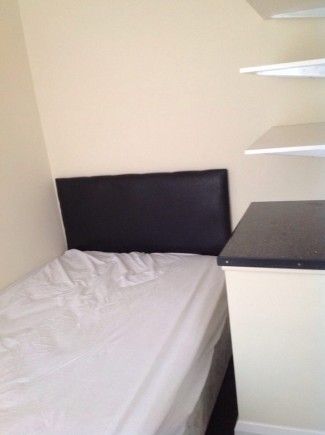 Mint 3 bed student house with upstairs bathroom and downstairs toilet - Photo 4