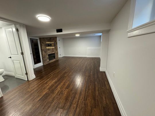 For Lease - 842 Sixth Street Unit# Bsmt, Mississauga, Ontario - Photo 1