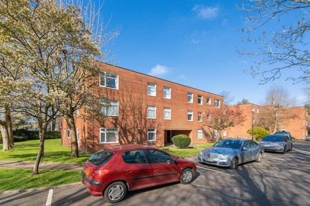 2 bed apartment to rent in Warwick Road, Solihull, B92 - Photo 2
