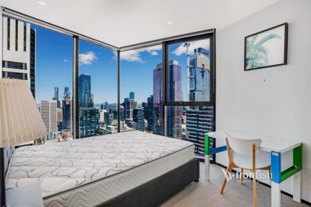 3 Bed, 2 Bathroom - Photo 3