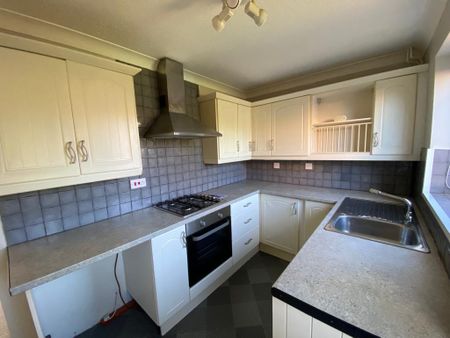 2 bedroom semi-detached house to rent - Photo 5