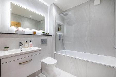 4 bedroom semi-detached house to rent - Photo 5