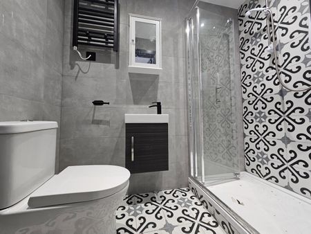 Studio Flat, Brownhill Road, SE6 - Photo 5