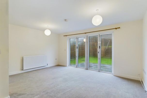 3 bedroom semi-detached house to rent - Photo 1