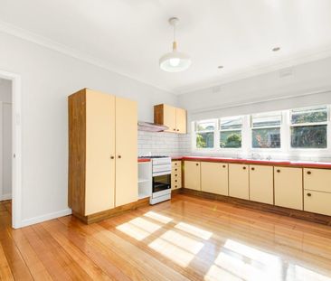 Large Updated 3 Bedroom Home - Photo 4