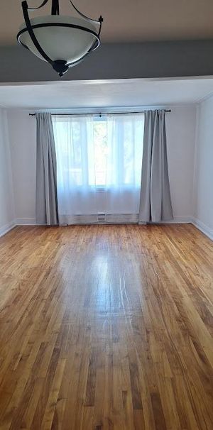 grand 4 1/2 à louer - Photo 1