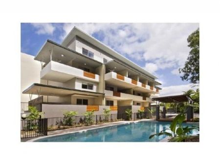 STUNNING 2 BED 2 BATH APARTMENT - Photo 5