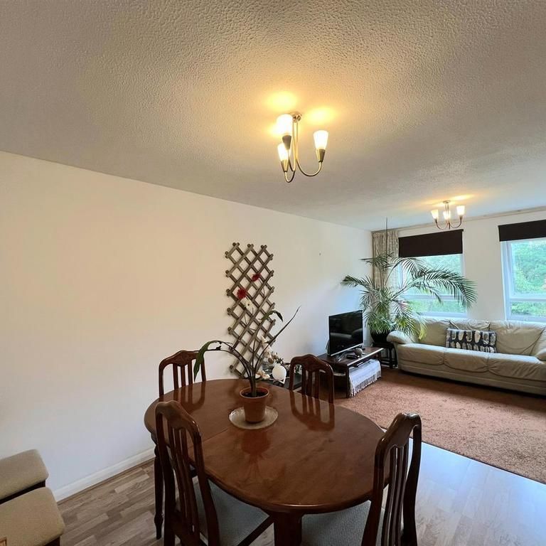 2 bedroom property to rent - Photo 1