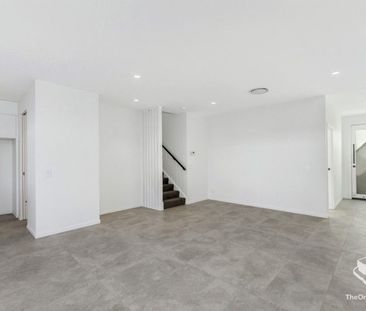 3 bedroom + MPR Terrace Home Offering Modern Comforts! - Photo 2